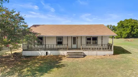 Exterior - 1901 E Texas St, Denison, TX 75021 photo 4 of 6