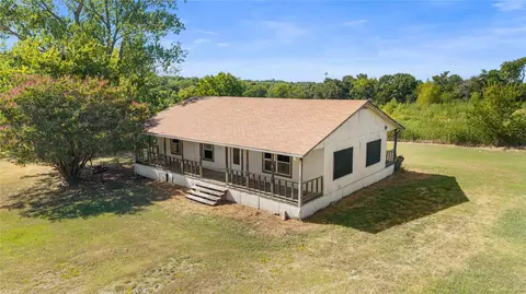 Exterior - 1901 E Texas St, Denison, TX 75021 photo 5 of 6