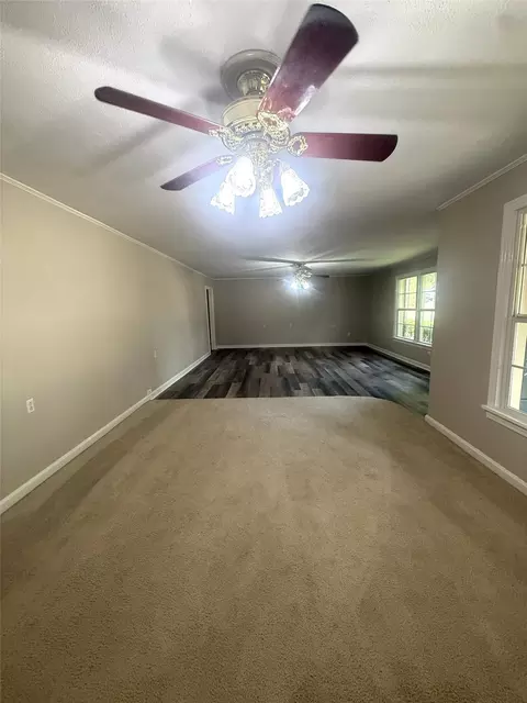 Living - 304 6th St NW, Springhill, LA 71075 photo 5 of 6