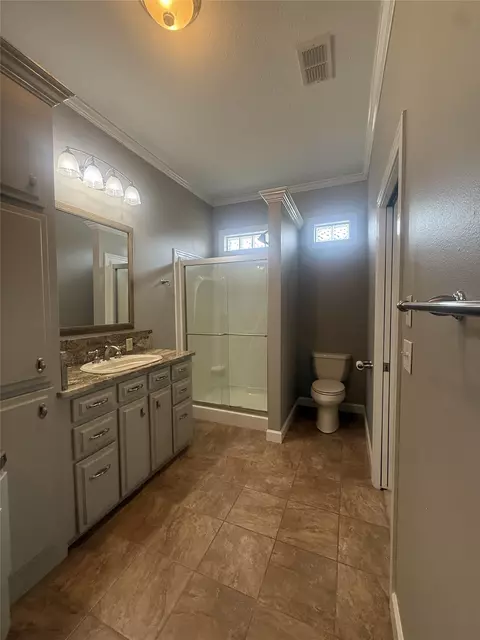 Bath - 304 6th St NW, Springhill, LA 71075 photo 2 of 9