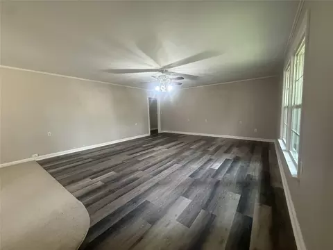 Living - 304 6th St NW, Springhill, LA 71075 photo 1 of 6