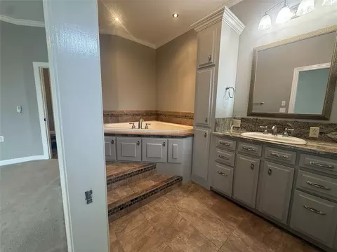 Bath - 304 6th St NW, Springhill, LA 71075 photo 5 of 9