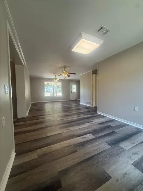 Living - 304 6th St NW, Springhill, LA 71075 photo 3 of 6