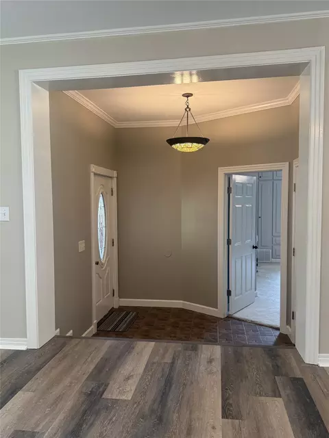 Entry Way - 304 6th St NW, Springhill, LA 71075 photo 1 of 1