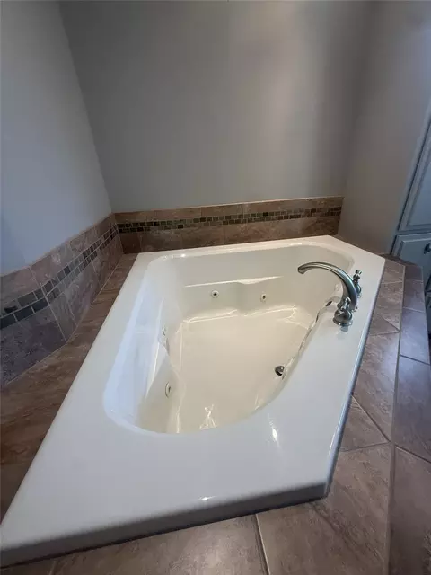 Bath - 304 6th St NW, Springhill, LA 71075 photo 4 of 9