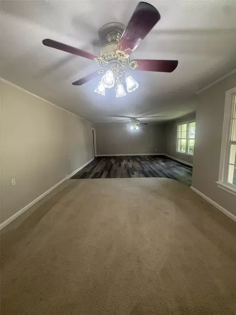 Living - 304 6th St NW, Springhill, LA 71075 photo 2 of 6