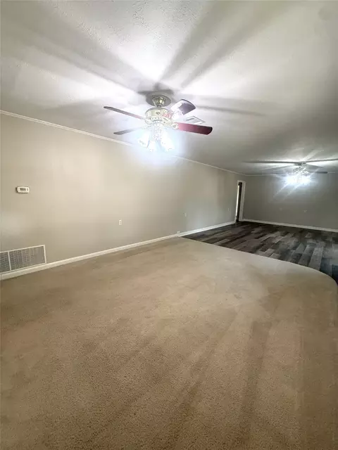 Living - 304 6th St NW, Springhill, LA 71075 photo 6 of 6
