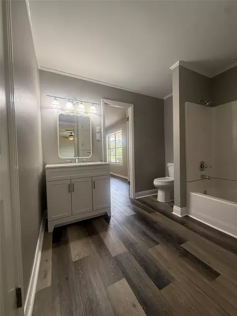 Bath - 304 6th St NW, Springhill, LA 71075 photo 6 of 9