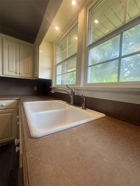 Kitchen - 304 6th St NW, Springhill, LA 71075 photo 3 of 4