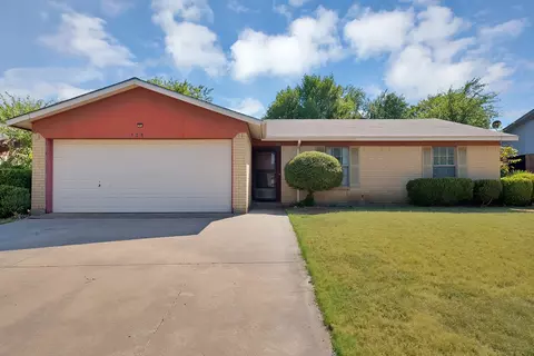 520 Guadalupe Dr, Saginaw, TX 76179