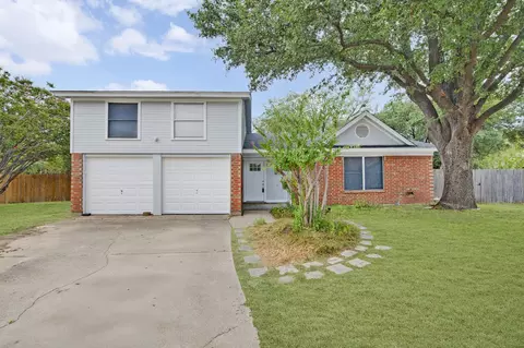 6401 Greenfield Ct, Watauga, TX 76148