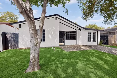 2441 Lakeshore Dr, Grand Prairie, TX 75051