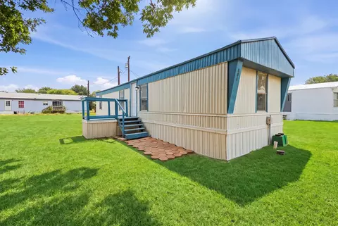 904 Flamingo Rd, Granbury, TX 76049