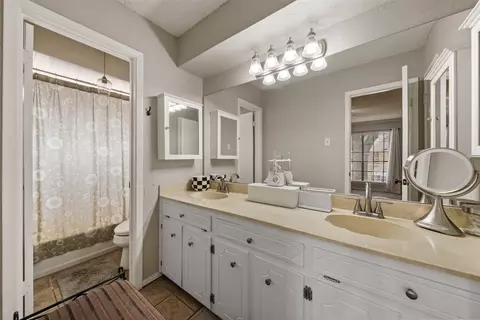 Bath - 406 Ocampo Ct, Waco, TX 76708 photo 3 of 3