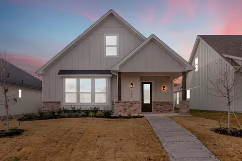 205 W 7th St, Justin, TX 76247