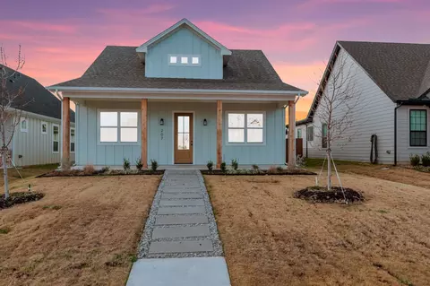 207 W 7th St, Justin, TX 76247