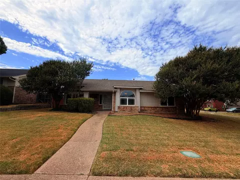 301 Hillside Ct, Garland, TX 75043