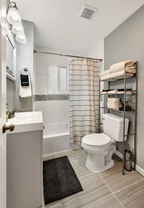 Bath - 3508 N 23rd St, Waco, TX 76708 photo 1 of 2