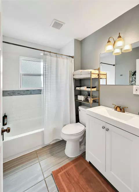 Bath - 3508 N 23rd St, Waco, TX 76708 photo 2 of 2