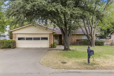 102 Alamo St, Waxahachie, TX 75165