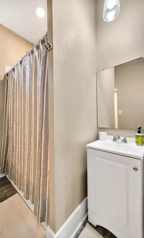Bath - 2024 Edna Ave, Waco, TX 76708 photo 1 of 3