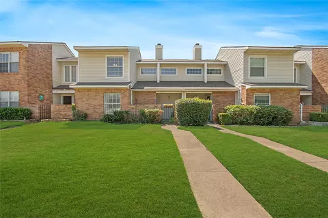 704 Creekwood Dr, Lewisville, TX 75067