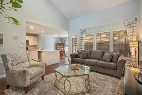 704 Creekwood Dr, Lewisville, TX 75067