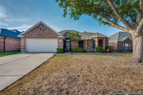 3724 Longstraw Dr, Fort Worth, TX 76137