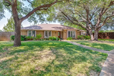 2413 Pearwood Ct, Grand Prairie, TX 75050
