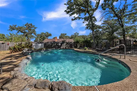 5511 Marshfield Ct, Arlington, TX 76016