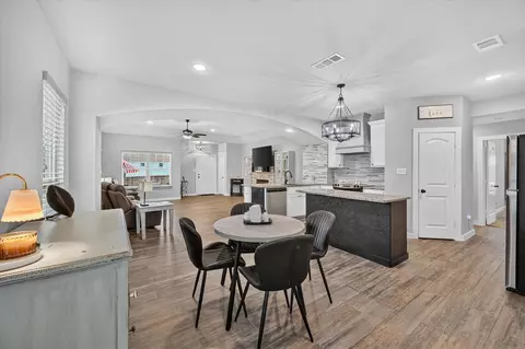 705 Phillips Ct, Mansfield, TX 76063