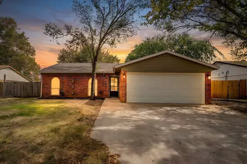 112 Lorie St, Alvarado, TX 76009