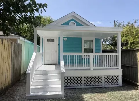 2505 Avenue L, Galveston, TX 77550