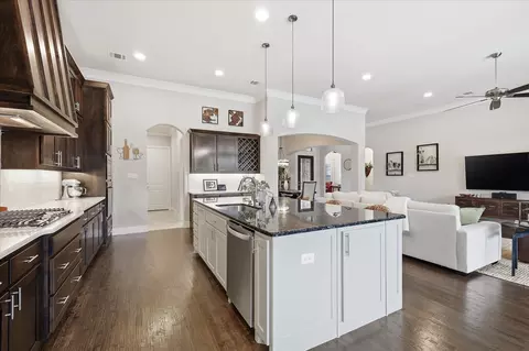 Kitchen - 332 Nora Ln, Argyle, TX 76226 photo 4 of 5