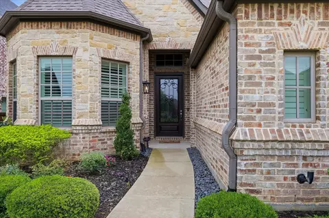 Exterior - 332 Nora Ln, Argyle, TX 76226 photo 5 of 10