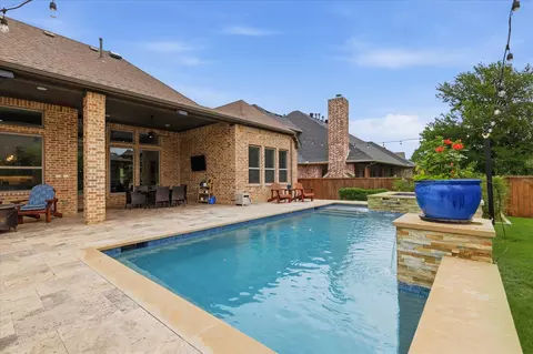 Exterior - 332 Nora Ln, Argyle, TX 76226 photo 6 of 10