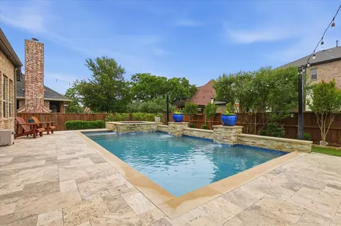 Exterior - 332 Nora Ln, Argyle, TX 76226 photo 7 of 10