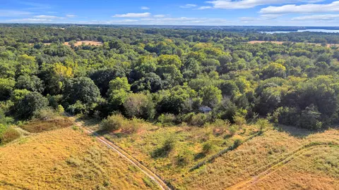 2190 County Road 1215, Savoy, TX 75479