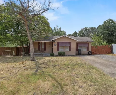 2640 Pioneer St, Fort Worth, TX 76119