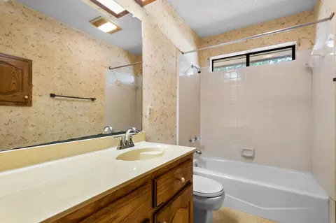 Bath - 502 Celeste Dr, Robinson, TX 76706 photo 3 of 3