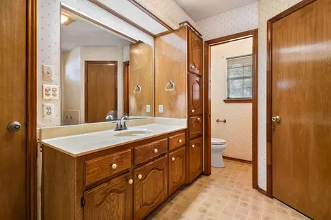 Bath - 502 Celeste Dr, Robinson, TX 76706 photo 2 of 3