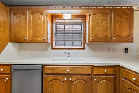 Kitchen - 502 Celeste Dr, Robinson, TX 76706 photo 3 of 4
