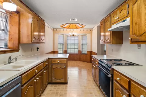 Kitchen - 502 Celeste Dr, Robinson, TX 76706 photo 4 of 4