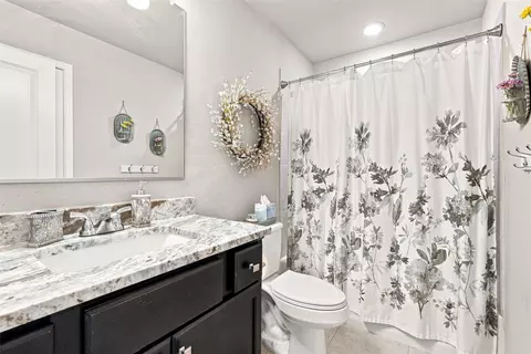 Bath - 11401 Solar St, Lorena, TX 76655 photo 3 of 3