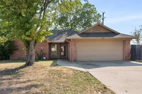 1212 Charles Dr, Alvarado, TX 76009