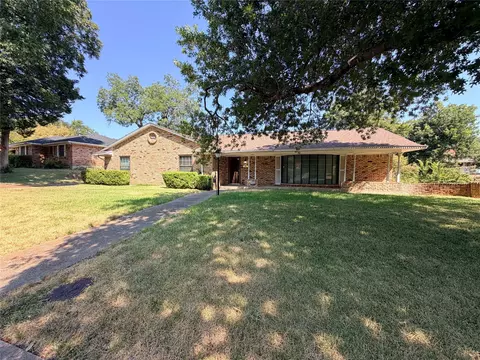 921 Medalist Dr, Dallas, TX 75232