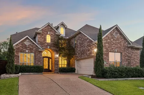 9033 Jasmine Ln, Irving, TX 75063