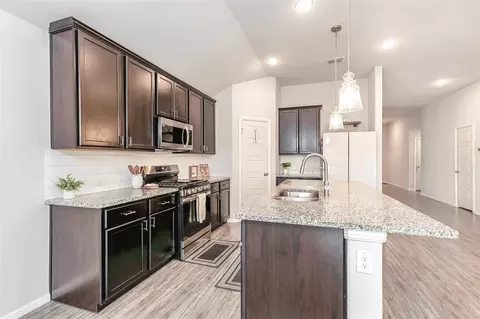 112 Plumed Thistle Dr, Fort Worth, TX 76131