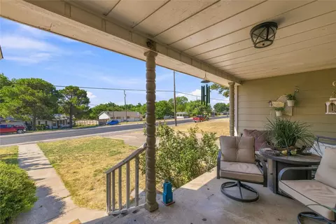 Exterior - 901 W Wrights Ave, Comanche, TX 76442 photo 2 of 3