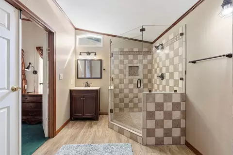 Bath - 18404 Pine Dr, Eustace, TX 75124 photo 1 of 4